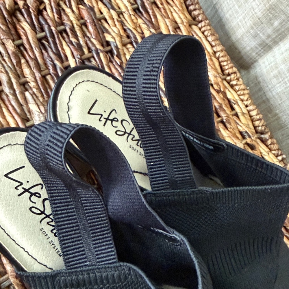 Elegant Black Women's Heeled Dressy Sandals - size 9 - Picture 9 of 11